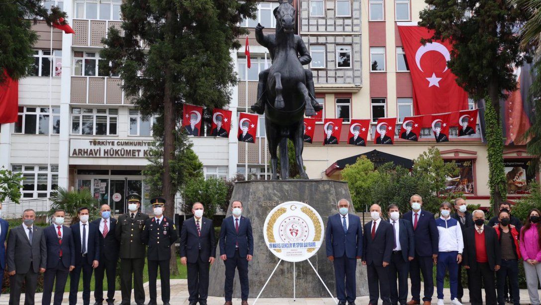 İlçemiz Arhavi'de 19 Mayıs Atatürk'ü Anma, Gençlik ve Spor Bayramı Törenle Kutlandı